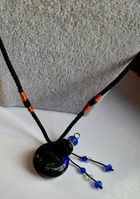 Halskette mit Glasflacon°. - Bild 1 von 4