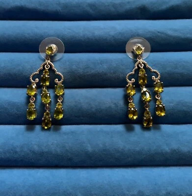 Aretes colgantes de peridoto natural americano de Arizona en platino sobre ley Foto 1 de 4