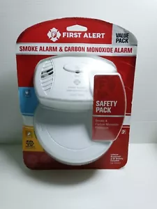 First Alert SA303CN3 Smoke & CO400 Carbon Monoxide Detector Alarm Combo Pack New - Picture 1 of 9