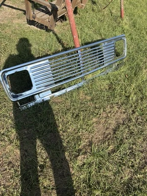 Parrilla delantera Chevy Van G10 Foto 1 de 4