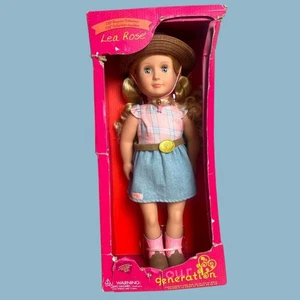 Our Generation Puppe Lea Rose 18 Zoll Cowgirl blonde Haare rosa Western Outfit Neu im Karton - Bild 1 von 5