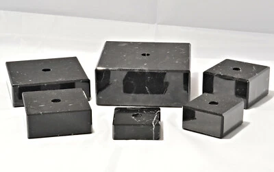 EIGENMARKE verschiedene Größen schwarze Marmorsockel mit Lochbohrung, Kanten abgeschrägt