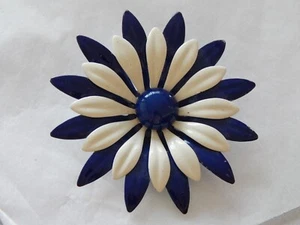 Vintage Flower Power Brosche: blau-weiße Emaille - Bild 1 von 5
