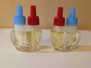 Lotto di 2 ricariche plug-in olio doppio profumato - tappi rossi e blu, senza marchio - Foto 1 di 1