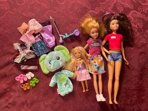 Barbie Konvolut mit Skipper, Stacie und Chelsea plus Chelsea Zubehör - Bild 1 von 13