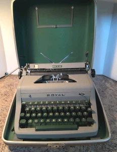 Vtg. ROYAL QUIET DE LUXE Green Portable Typewriter Brown Case Kent State Logo - Picture 1 of 17