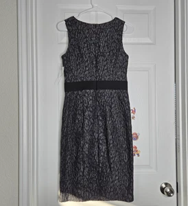 Simone Grey Jacquard Sheath Dress Size 4 Sleeveless Fitted Knee Length - Picture 1 of 8