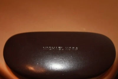 Óculos de sol Michael Kors estojo rígido couro marrom concha USADO com pano de limpeza - Imagem 1 de 3