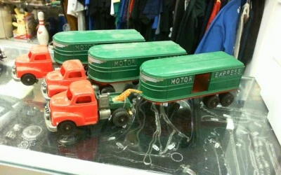 lote de (3) semirremolques Hubley Kiddie Toy Motor Express #352 años 50 con remolques Foto 1 de 4