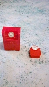 Vintage Renwal Doll House Radio/record player & Bathroom Scale - Picture 1 of 4