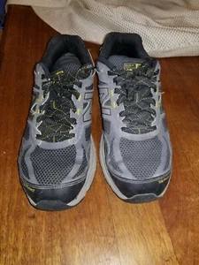 Athletic Men's Sneakers Running Shoes New Balance Gray/ Black Size 10 EUC - Picture 1 of 7