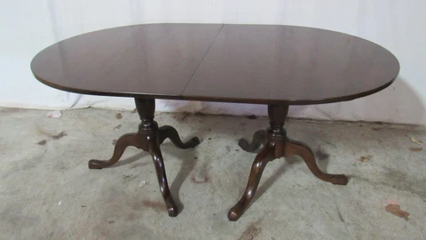 Charterhouse by Kittinger Dining Room Table Queen Anne Cover