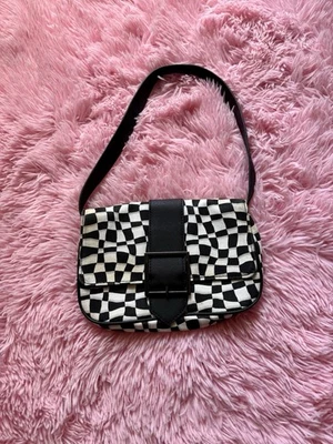Cartera de hombro Forever 21 a cuadros negra blanca Foto 1 de 2