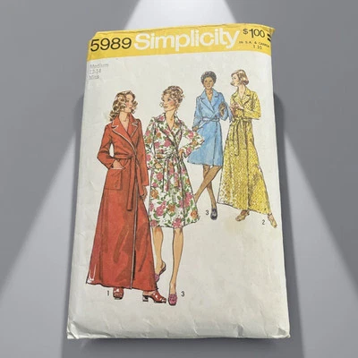 Roupão de banho Simplicity 5989 padrão de costura Misses dois comprimentos vintage - Imagem 1 de 4