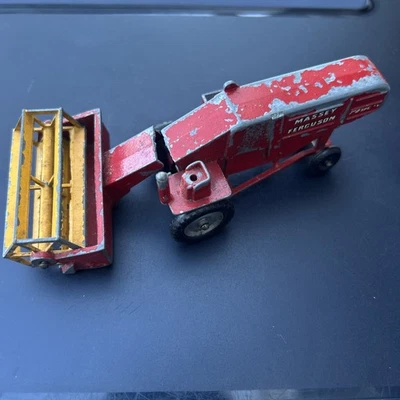 Lesney Matchbox Massey Ferguson Combine Harvester Major Pack No 5 Spares/repair - Image 1 of 4
