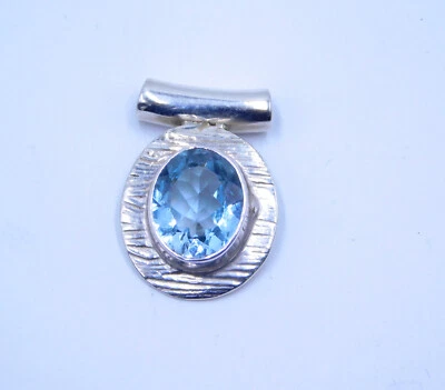 3.40 GM 925 Argento Sterling Naturale Topazio Blu Taglio Gemma Ciondolo 1.9cm - Immagine 1 di 4