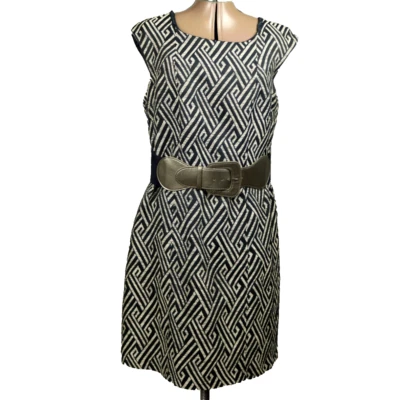 Vestido Vaina Cato Sin Mangas Patrón Geométrico con Cinturón Forrado Negro Blanco Azul Marino 14 Foto 1 de 4