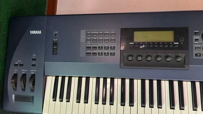 YAMAHA EX5 Music Synthesizer 76 keys - Image 1 of 4
