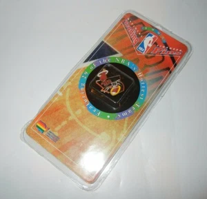 1995 Prodotti Stampati Licenza NBA Miami Heat Logo Trading Spilla Nuova - Foto 1 di 2
