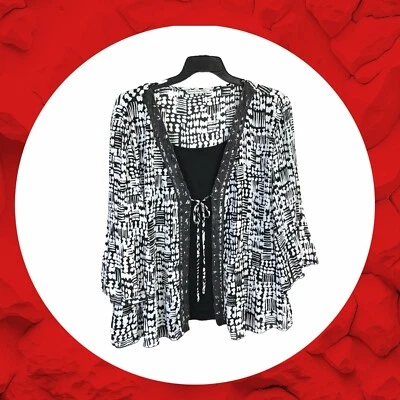 Blusa Signature by Larry Levine blanca y negra con corbata abierta de encaje con camiseta sin mangas para mujer 3X Foto 1 de 4