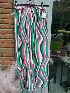 Weite Viskose Marlene Hose Gr. M/L Satin Grün/pink/schwarz Gestreift Neu - Bild 1 von 1