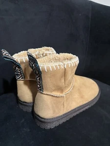 Women's Mukluks Zip-Up Boots, Size 7 Tan Winter Boots Anti Slip Sherpa Inside - Picture 1 of 3