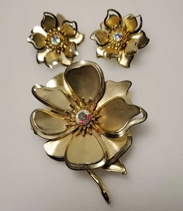Vintage 3-D Gold Tone Floral Flower Pin Brooch w Iridescent Stone & Earrings - Picture 1 of 10