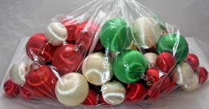 Vintage Paket 80 Weihnachten Satin Glanz Styropor Ornamente gemischte Farben/Größen - Bild 1 von 8