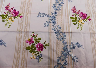 Coupon de Tissu ancien style louis XVI Bouquets de ROSES  french fabric 56x77cm - Photo 1/4