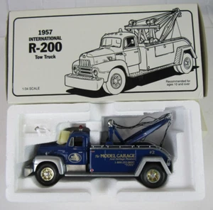 First Gear 1:34 Diecast 1957 International R-200 Tow Truck  #19-1416 JJ560 - Picture 1 of 6