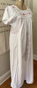 Vintage Oaxacan White Pastel Floral Embroidered Mexican Maxi Dress M - Picture 1 of 12