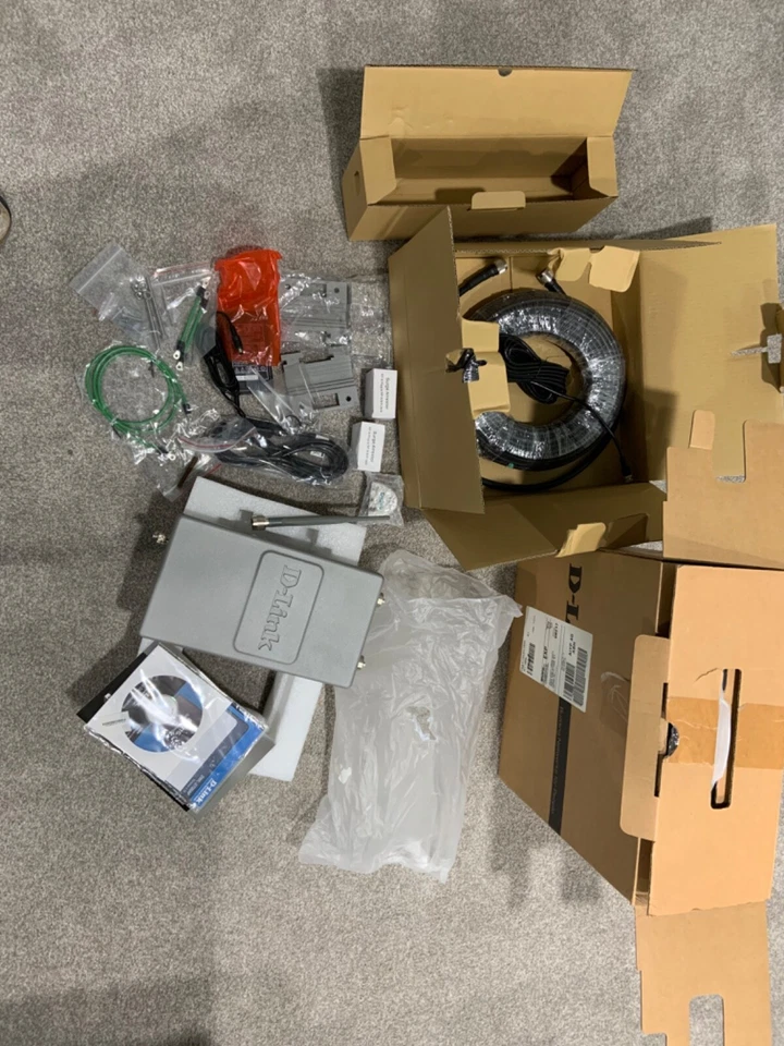 D-LINK DWL-2700AP  outdoor wireless g access point and hardware - Image 1 of 4