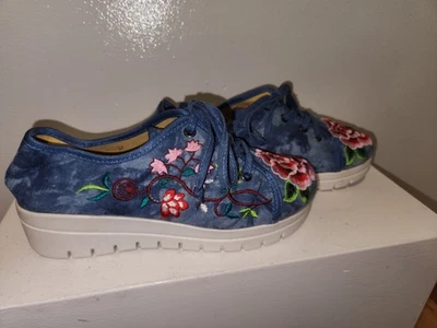 Tênis plataforma mexicano bordado floral lona*azul*excelente estado - Imagem 1 de 4