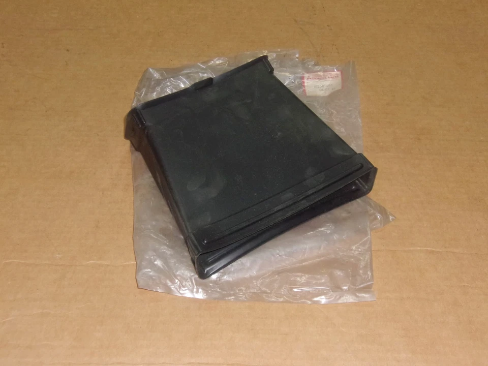 Camión Dodge D50 Plymouth 1980 80 flecha nuevo de stock Mitsubishi centro calentador ventilación conducto Foto 1 de 3