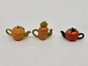 Lote de 3 teteras miniatura hechas a mano para casa de muñecas tomate zanahoria fruta naranja con tapas - Imagen 1 de 9
