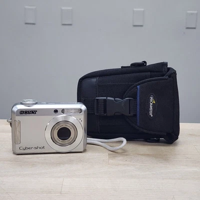 Sony Cyber-shot DSC-S650 7.2MP Digital Camera W Case (PARTS ONLY) - Image 1 of 4