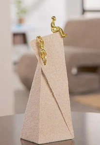 61412 Escultura Triangulo Persona Berggipfel Resina Crema Color Oro 7 , 5x7x26cm - Imagen 1 de 5