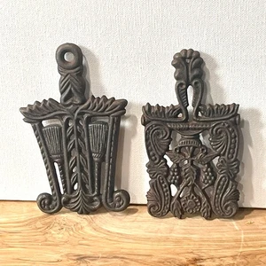 2-Deko Funktionale Wanduntersetzer Kochplatten 2 Besen Weinreben Schwarz Eisen - Bild 1 von 4