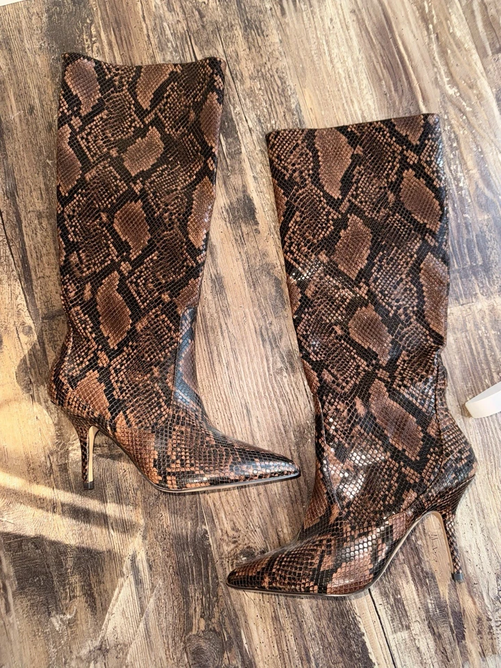 Botas hasta la rodilla Express piel de serpiente talla 8,5 marrón nuevas con etiquetas Foto 1 de 4