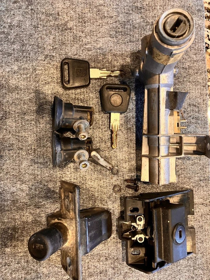 Cerraduras y llaves para Porsche 928 Foto 1 de 3
