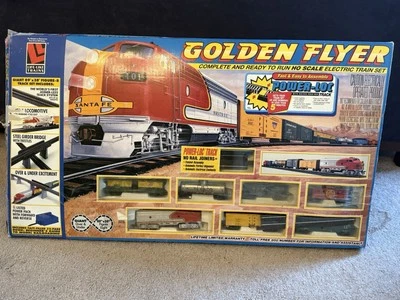 GOLDEN FLYER SANTA FE HO SCALE TRAIN SET NO. 21428 - Image 1 of 4