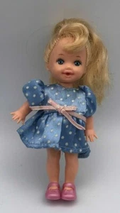 Mattel KELLY DOLL Rubio Ojos Azules Azul Vestido Rosa Zapatos Boca Abierta De Colección 1994 - Imagen 1 de 4