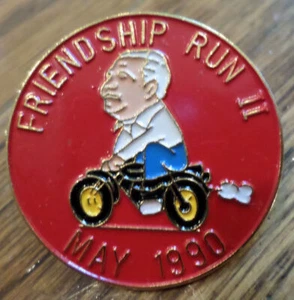 Prendedor de solapa para sombrero de paseo de motocicleta Friendship Run 2 Ii mayo 1990 - Imagen 1 de 1