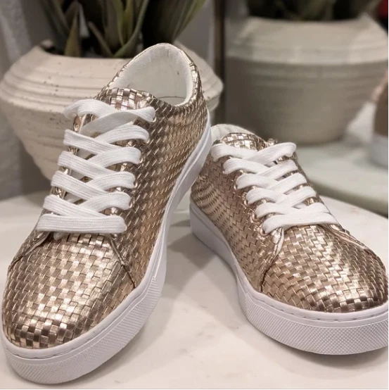 NEW Isaac Mizrahi Sneakers Women's 8.5 Gold Basketweave Statement Wedding Shoes - Image 1 of 4