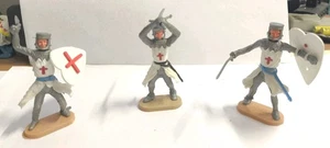 Tre Soldatini Cherilea Toys - Cavalieri Templari Swoppet altezza 7 cm - Lotto A - Foto 1 di 16