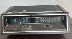 Radio Sveglia AM/FM General Electric Vintage Blu Verde Cifre TESTATA Funziona - Foto 1 di 6