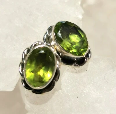 Ohrringe, Ohrstecker mit Peridot, 925er Silber - facettiert - Olivin - Grün - Bild 1 von 4