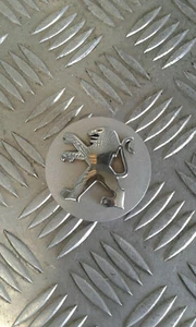 Cabochon Radmitte Felge Peugeot - Artikelnummer: 9639098380 - APOLLO  - Bild 1 von 4