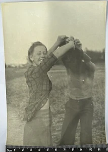 Hübsche süße junge Frau/Mann bezaubernd attraktiver Kerl/Mädchen altes Foto #3813 - Bild 1 von 3