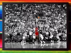 Framed CHICAGO BULLS NBA "Last Shot" Poster MICHAEL JORDAN - 84cm x 59cm x 3cm - Bild 1 von 4